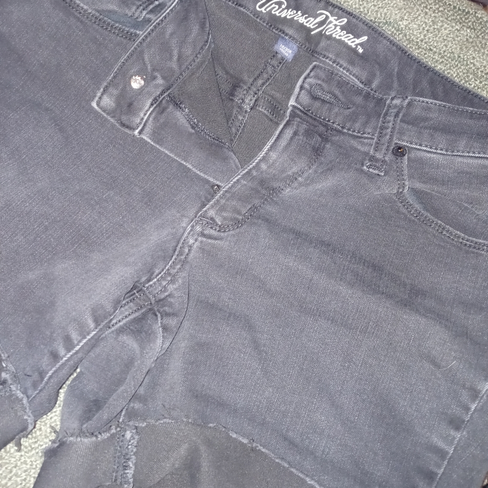 Universal Thread Distress Black Short Mid Rise Skinny